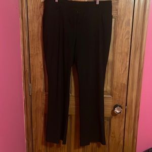 Size 16W Briggs women’s black pants with functional front pockets in black.